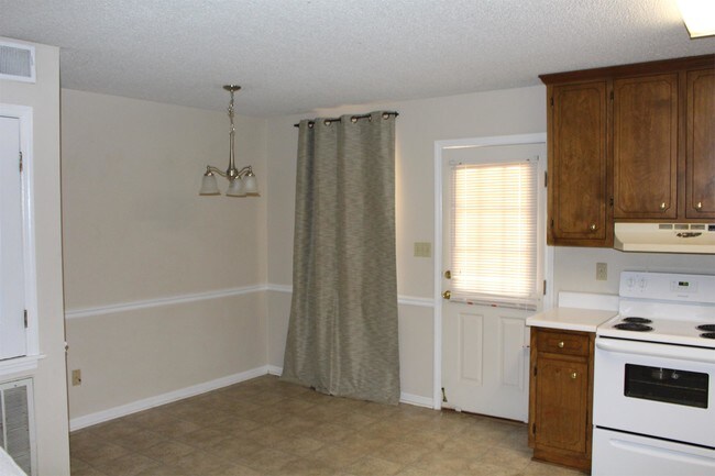 Building Photo - 2703 Doncaster Dr