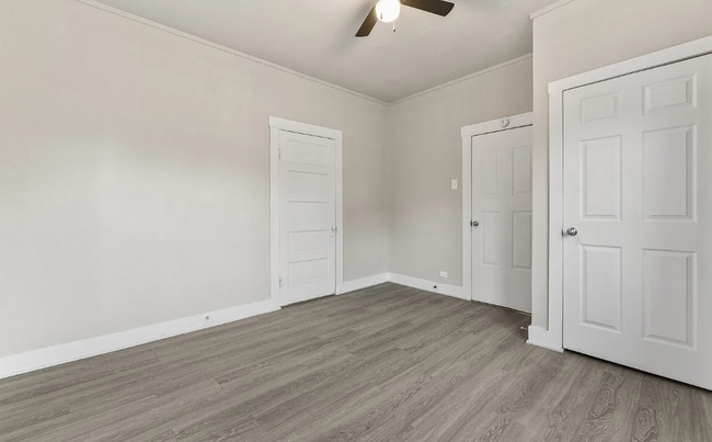 Building Photo - 504 Lottie St