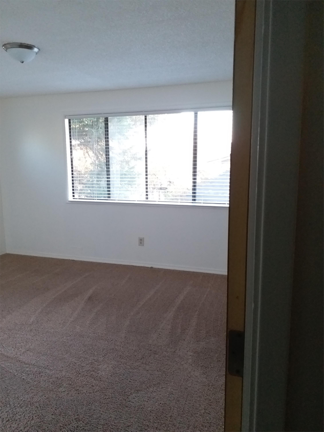 Building Photo - 425 Manzanita St
