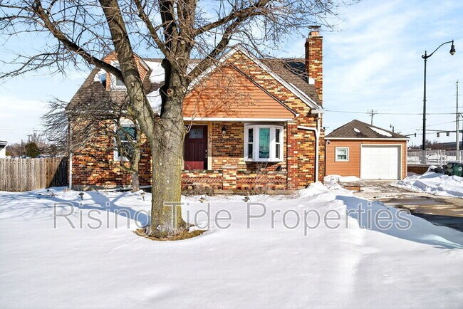 Building Photo - 1937 N Sunny Ridge Rd