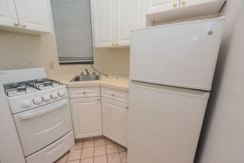 Building Photo - 331 E 93rd St