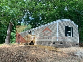 204 Martha Ct