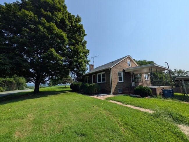 3BD/1BA Single Family Home in Hickory, NC - 3BD/1BA Single Family Home in Hickory, NC