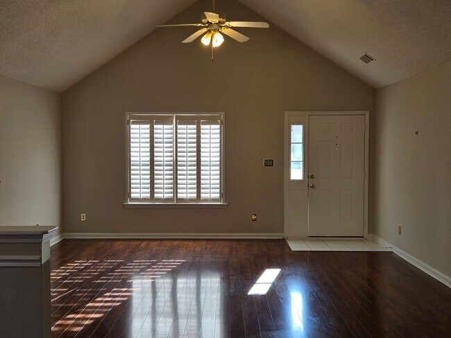 Foto del edificio - Impeccable Home in Gorgeous Neighborhood