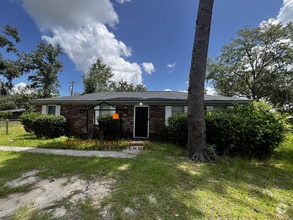 Building Photo - 102 Lucian Cir