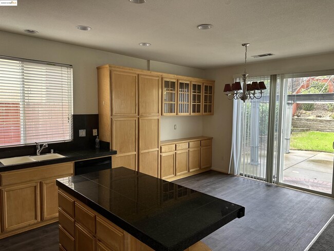 Building Photo - 1843 Crown Peak Way