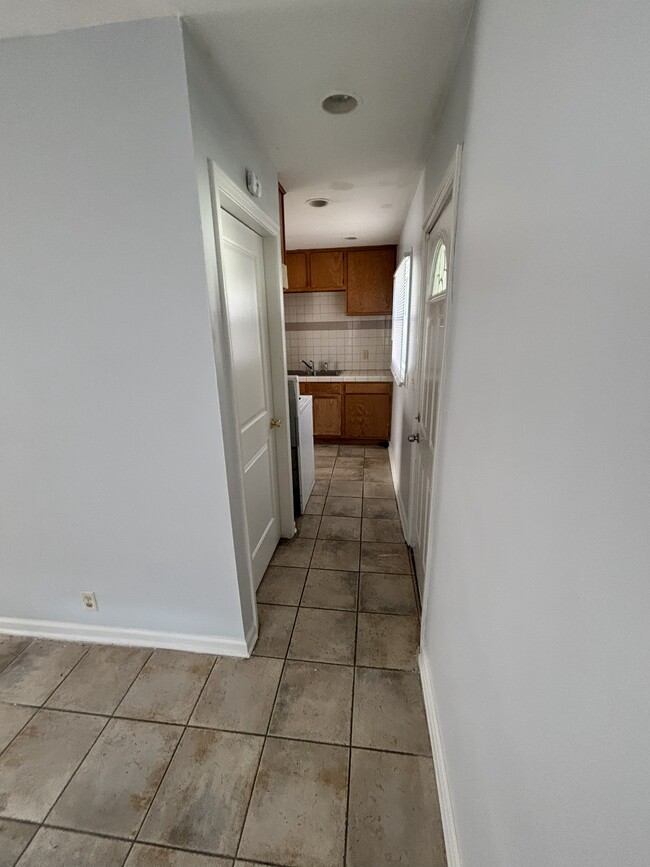 Building Photo - 1902 E 35th St