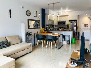 Building Photo - 1248 Av De L'hôtel-De-Ville