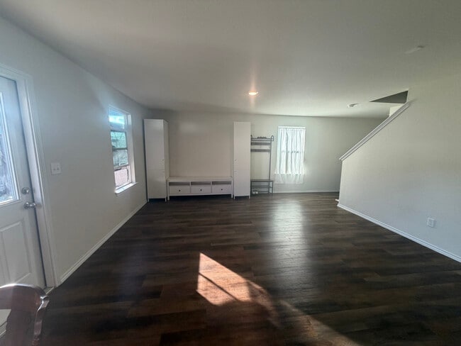 Building Photo - 10310 Glimmer