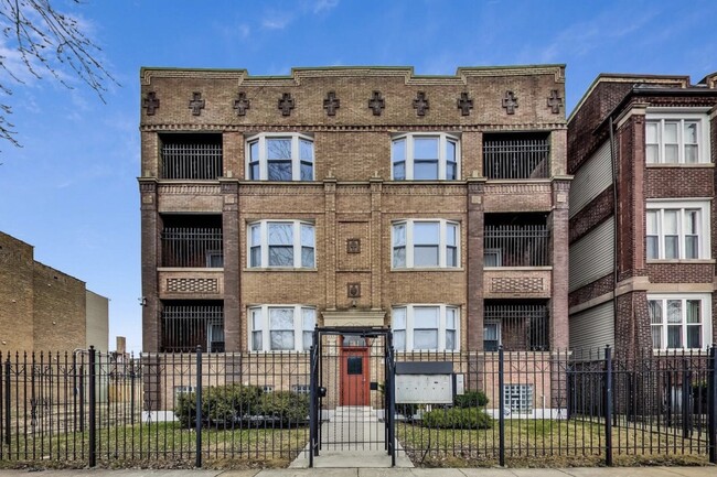 Building Photo - 1433 E 67th Plz