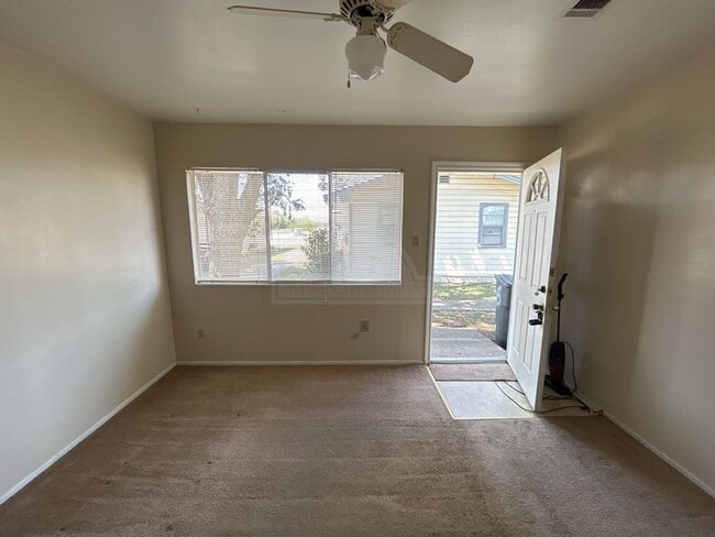 Building Photo - 1406 Bundrant Dr