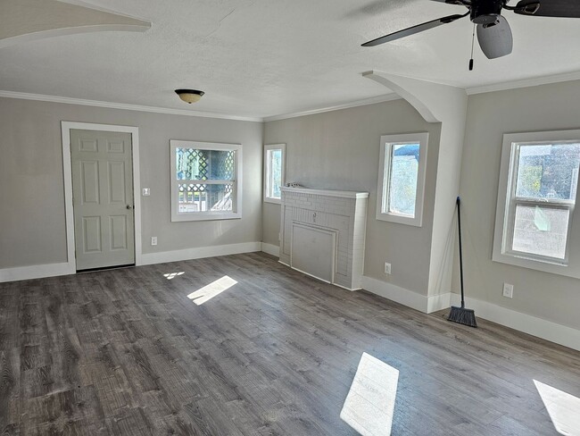 Building Photo - 2110 Adams Ave