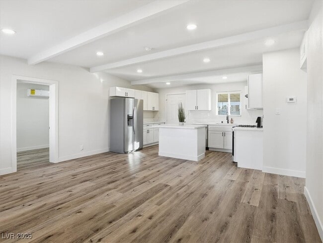 Building Photo - 608 Stanford St