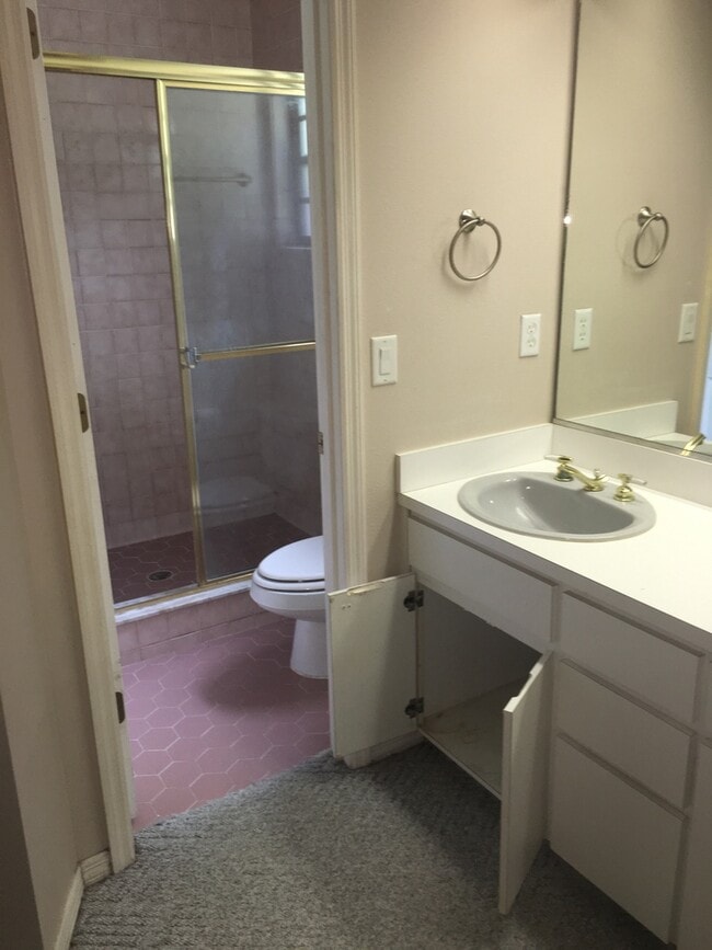 Building Photo - Three Bedroom Two Bath Home in N Lakeland