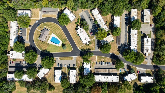 Building Photo - Fontainebleau Apartments