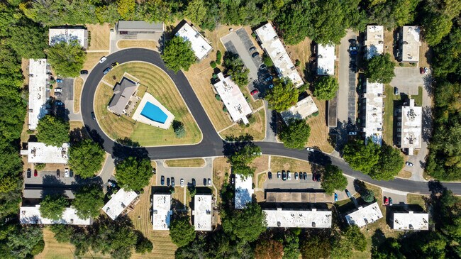 Foto del edificio - Fontainebleau Apartments