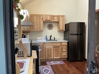 Building Photo - 144 Strawberry Ln