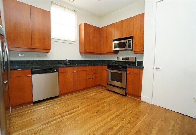 Foto del edificio - Stunning Townhouse In A Great Location Nea...