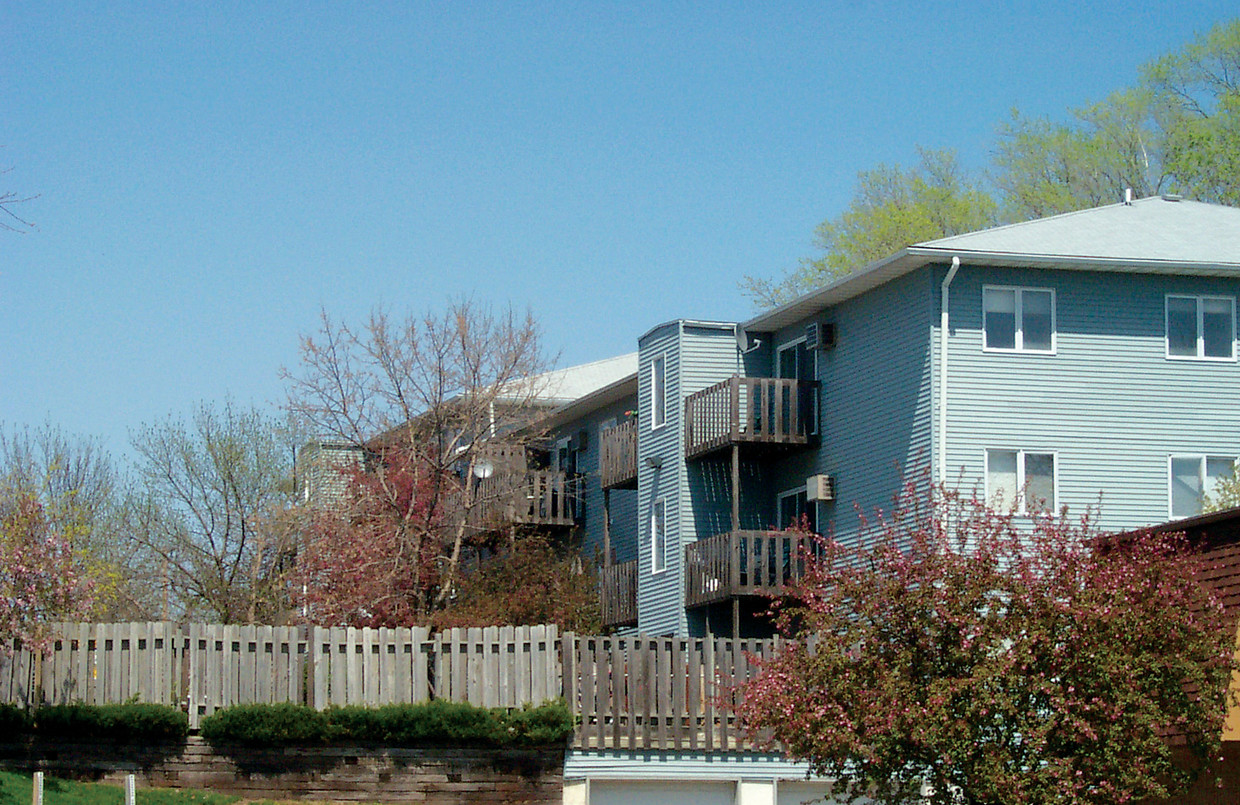 Primary Photo - Oakridge Apartments