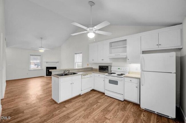 Building Photo - 1525 Surrey Ct