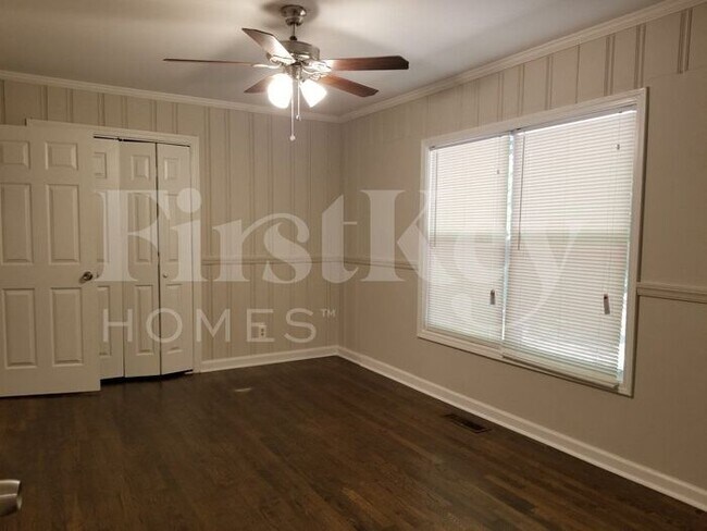 Building Photo - 1371 David Cir