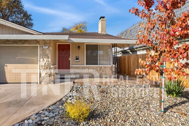 Building Photo - 917 Bell St