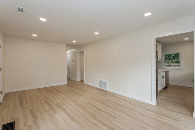 Building Photo - 2416 Wade St