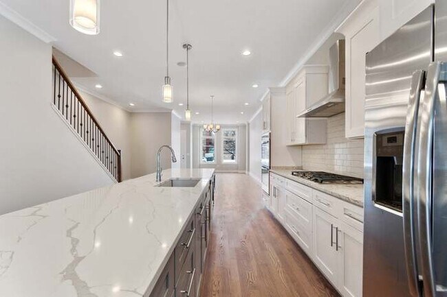 Building Photo - 4714 S Calumet Ave