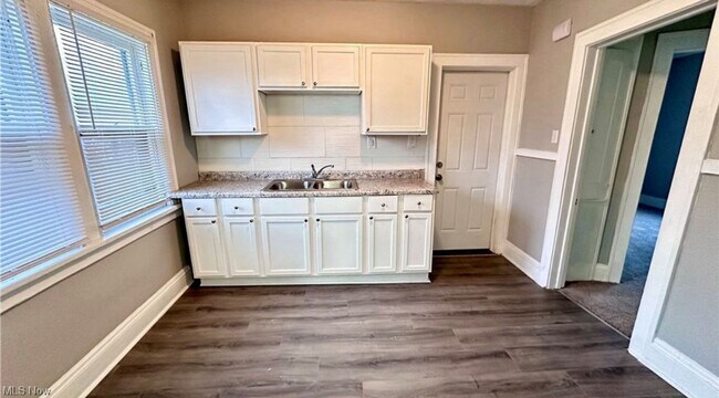 Foto del edificio - 3273 E 126th St