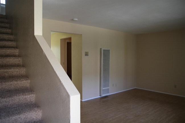 Building Photo - 1021 N Vulcan Ave