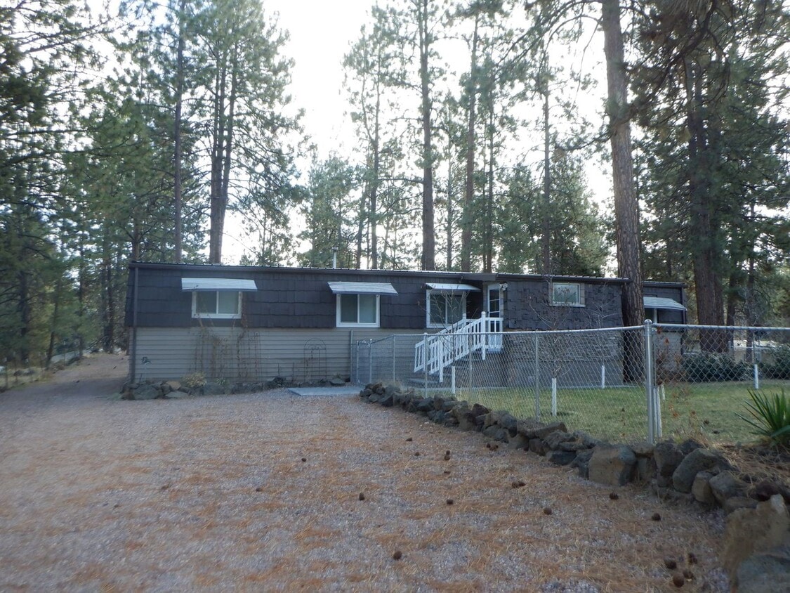Primary Photo - Remodeled SW Bend Single Level Home on Spa...
