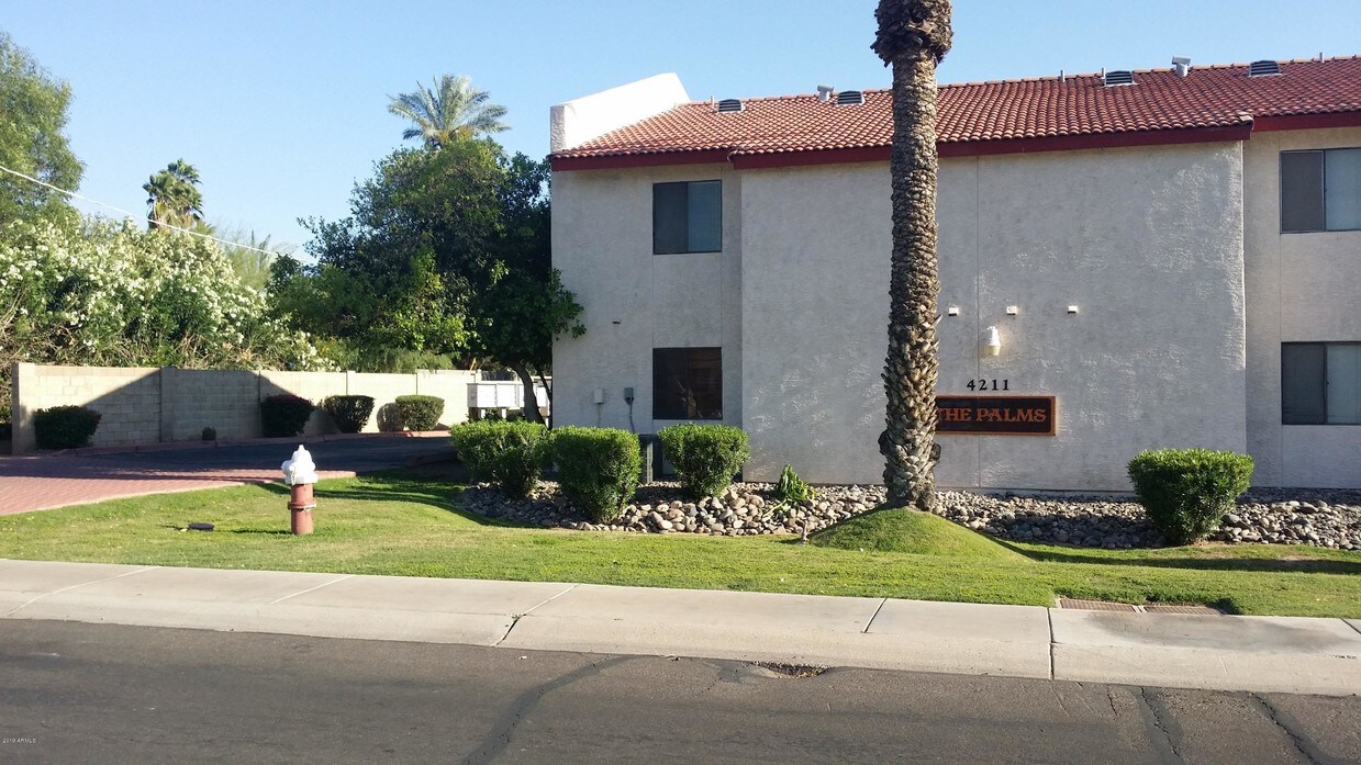 Primary Photo - 4211 E Palm Ln