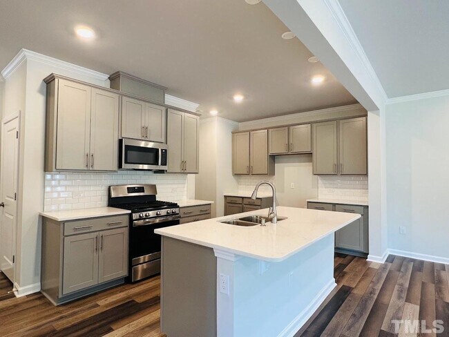 Foto del edificio - End Unit Townhome for Rent 3 bedroom Double Garage