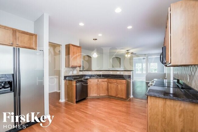 Building Photo - 4075 Shadetree Dr