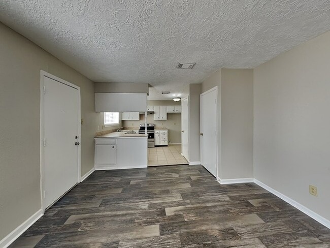 Building Photo - 23403 Verngate Dr