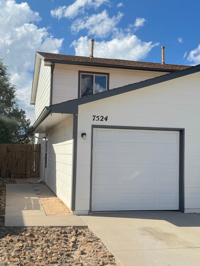 Front - 7524 Banner Ct Townhome