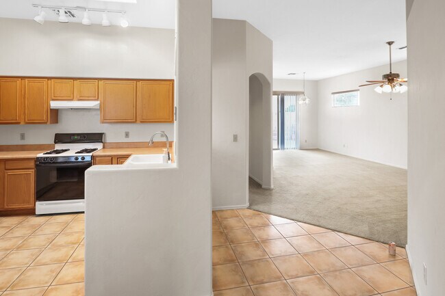 Building Photo - 7352 E Calle de la Eternidad