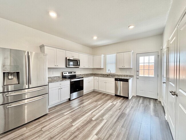 Building Photo - 5227 Hickory Pl