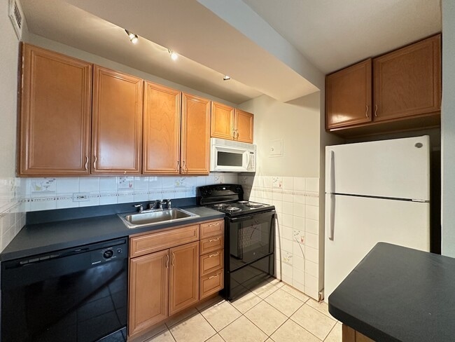 Foto del edificio - 450 W Wellington Ave