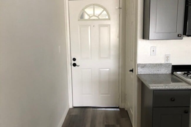 Building Photo - 15057 Burbank Blvd