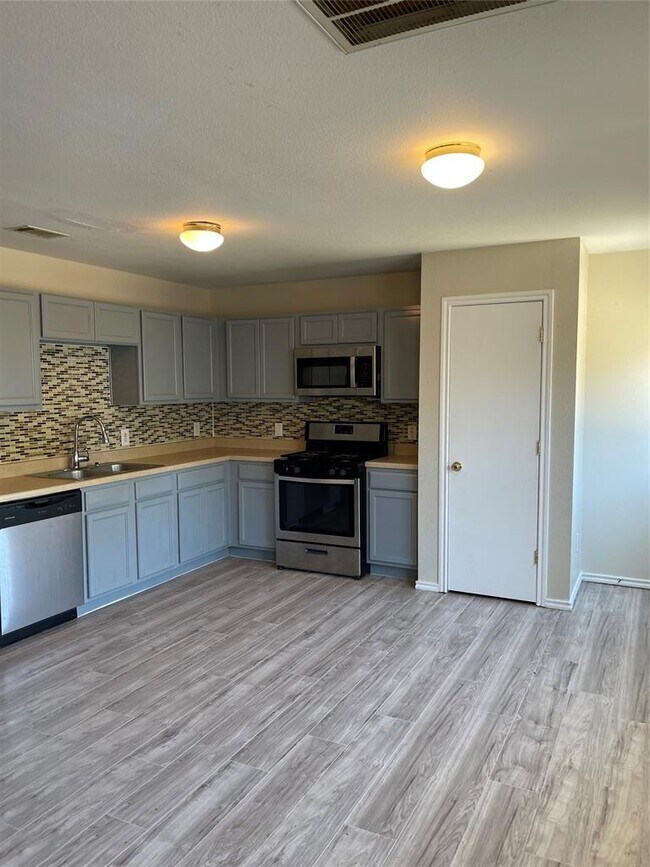 Building Photo - 11816 Plains Valley Dr
