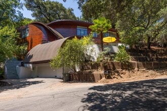Building Photo - 3527 Oak Knoll Dr