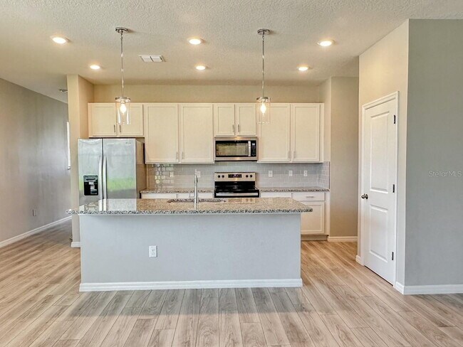 Foto del edificio - Gorgeous 4 Bed 2 Bath Home!