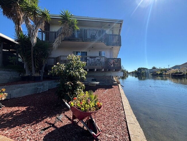 Building Photo - Spacious Apartments in the Desirable Bronze Coast Neighborhood