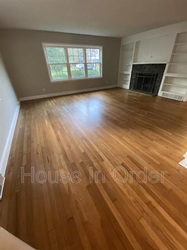 Foto del edificio - 103 Cedar Ln