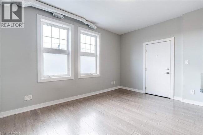 Photo du bâtiment - 657 Barton St E