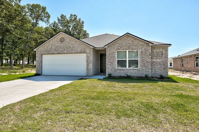 Building Photo - Charming New build!