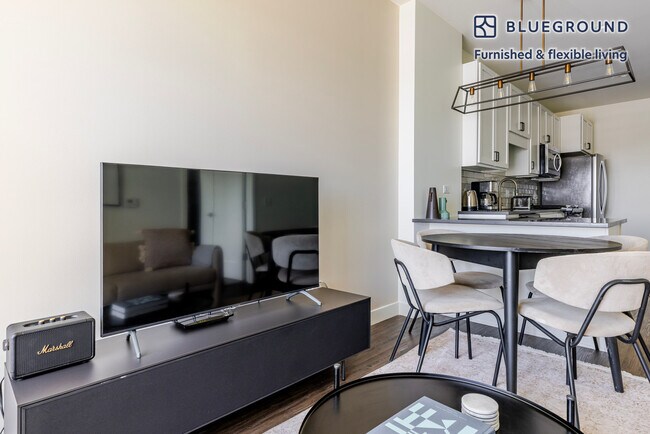 Foto del edificio - 100 N Addison Ave