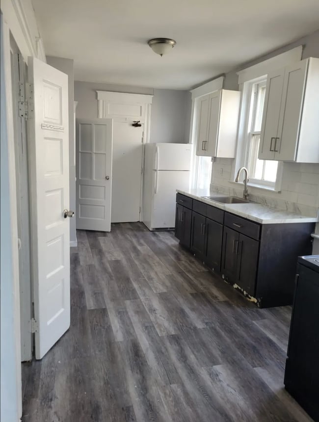 Building Photo - 118 Inslee Pl