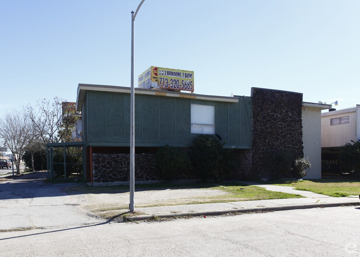 Primary Photo - 9603 Riddlewood Ln